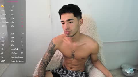 Snapshot of damon_333 chatting on 01/20/25, 10:15 Damon online show from 01/20/25, 10:15