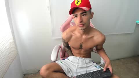 Snapshot of damon_333 chatting on 02/21/25, 08:05 Damon online show from 02/21/25, 08:05