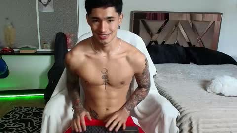 Snapshot of damon_333 chatting on 09/19/25, 07:03 Damon online show from 09/19/25, 07:03