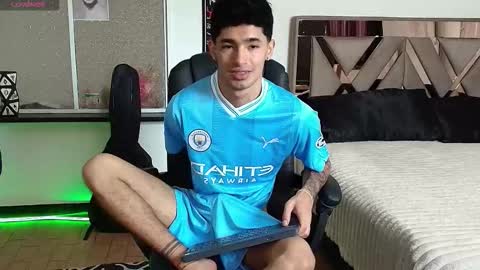 Snapshot of damon_333 chatting on 09/26/25, 04:22 Damon online show from 09/26/25, 04:22