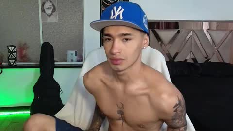 Snapshot of damon_333 chatting on 10/12/25, 06:51 Damon online show from 10/12/25, 06:51