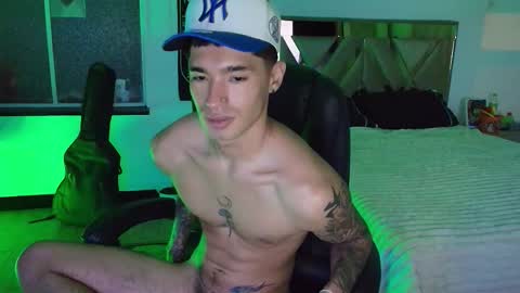 Snapshot of damon_333 chatting on 10/16/25, 06:47 Damon online show from 10/16/25, 06:47