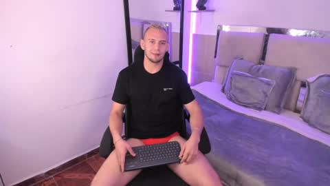 Snapshot of damon_baker0 chatting on 01/03/25, 02:08 Damon bakert online show from 01/03/25, 02:08