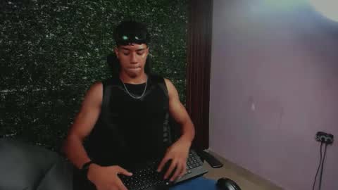 Snapshot of damon_sw chatting on 11/24/25, 05:23 damon online show from 11/24/25, 05:23