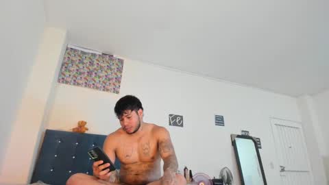 Snapshot of damonxxx1 chatting on 01/25/25, 04:34 Damon online show from 01/25/25, 04:34