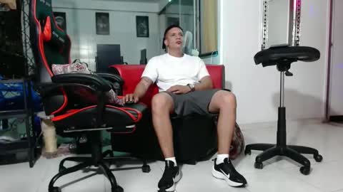 damyan_2003 online show from 01/01/25, 03:02