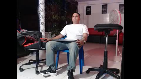 damyan_2003 online show from 01/10/25, 12:49