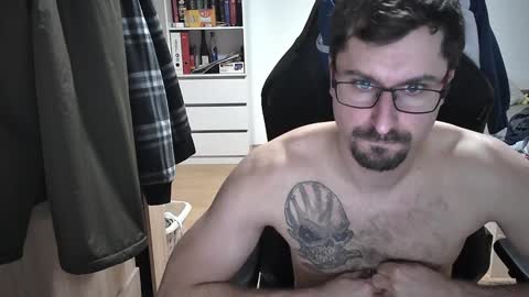 Snapshot of dan_the_man405 chatting on 02/01/25, 06:40 King Dan online show from 02/01/25, 06:40