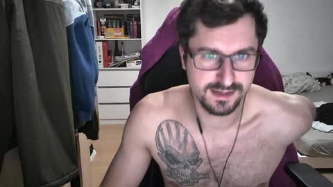 Snapshot of dan_the_man405 chatting on 02/05/25, 09:29 King Dan online show from 02/05/25, 09:29