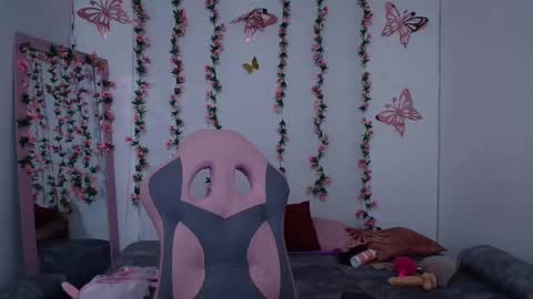 Snapshot of dana_gh chatting on 10/27/25, 11:31 dana online show from 10/27/25, 11:31