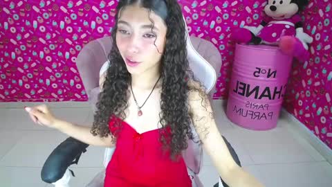 Snapshot of danatella_a chatting on 02/12/25, 04:00 Danatella online show from 02/12/25, 04:00