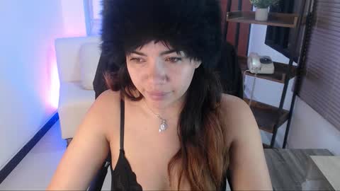 Snapshot of dangel_noir6 chatting on 09/29/25, 11:48 Veronica online show from 09/29/25, 11:48