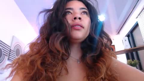 Veronica online show from 11/12/25, 11:21