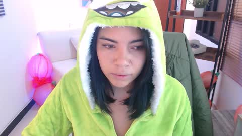 Veronica online show from 11/15/25, 11:07