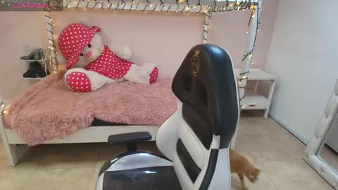 Snapshot of dani_clark_ chatting on 02/17/25, 05:10 Dani online show from 02/17/25, 05:10