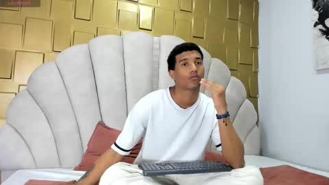 Snapshot of dani_dick_ chatting on 10/21/25, 02:23 Daniel online show from 10/21/25, 02:23