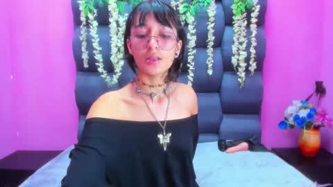 Snapshot of dani_dream chatting on 10/09/25, 02:04 dani_dream online show from 10/09/25, 02:04