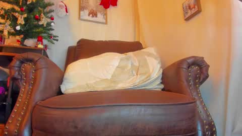 Snapshot of danidollxxx chatting on 11/13/25, 04:22 danidollxxx online show from 11/13/25, 04:22