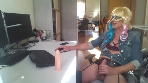 newcumer online show from 01/17/25, 01:46