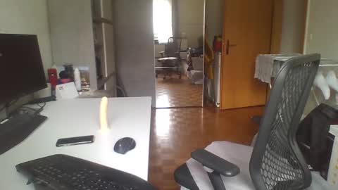 newcumer online show from 02/12/25, 02:10