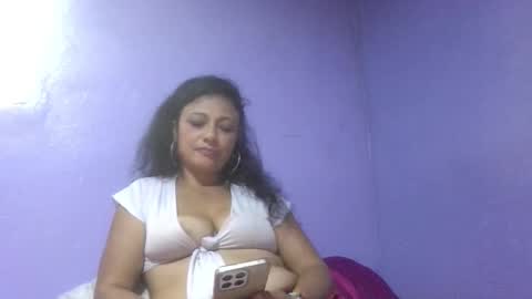 daniela_love1 online show from 11/12/25, 07:13