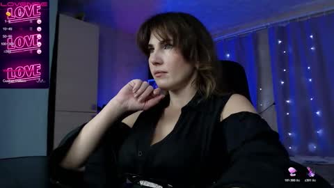 Daniela Cooper online show from 10/19/25, 12:50