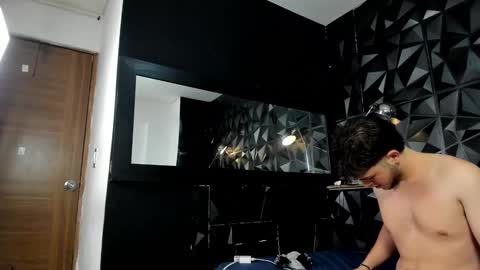 Snapshot of danielclarton chatting on 01/05/25, 03:32 DANIEL online show from 01/05/25, 03:32