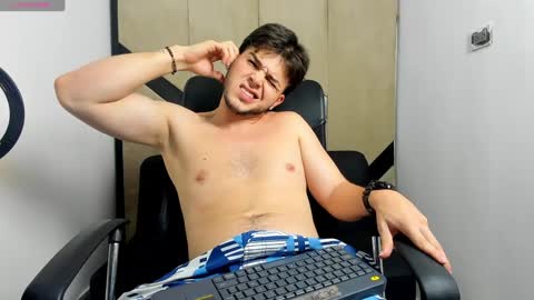 Snapshot of danielclarton chatting on 01/29/25, 01:37 DANIEL online show from 01/29/25, 01:37
