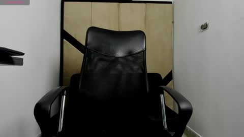 Snapshot of danielclarton chatting on 02/06/25, 02:44 DANIEL online show from 02/06/25, 02:44