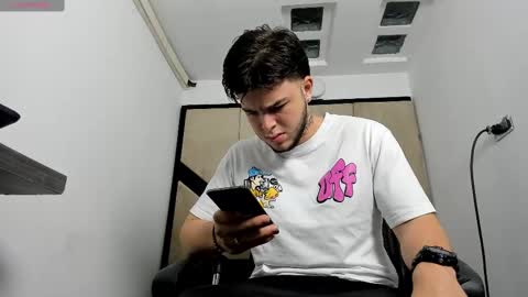 Snapshot of danielclarton chatting on 02/22/25, 12:08 DANIEL online show from 02/22/25, 12:08