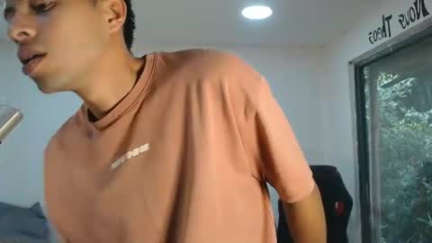 Snapshot of danielitopapii chatting on 10/20/25, 06:52 danielitopapii online show from 10/20/25, 06:52