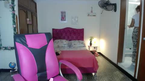 Angie online show from 12/01/24, 08:42