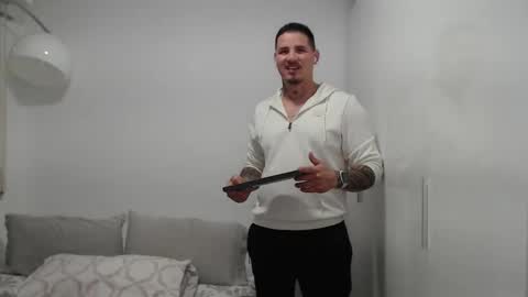 Snapshot of danielmilan chatting on 02/24/25, 09:10 THE BIG BOSS online show from 02/24/25, 09:10