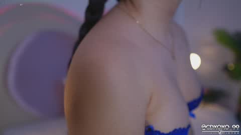 Snapshot of danii_xoxo chatting on 12/11/24, 10:27 online show from 12/11/24, 10:27