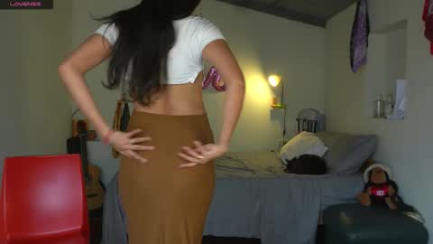 danalle .. online show from 10/22/25, 09:36