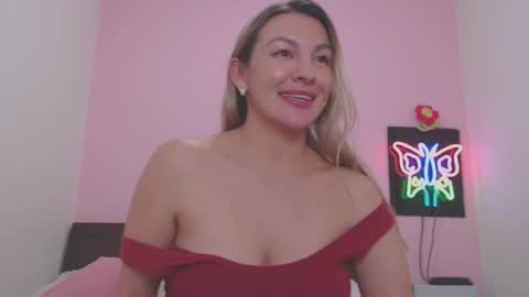 Snapshot of danika_bellaa chatting on 12/13/24, 02:21 K A R O L online show from 12/13/24, 02:21