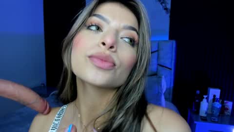 Snapshot of daniphoenixx chatting on 12/18/24, 09:29 Dani Phonenix online show from 12/18/24, 09:29