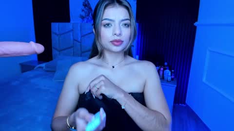Snapshot of daniphoenixx chatting on 01/01/25, 03:03 Dani Phonenix online show from 01/01/25, 03:03