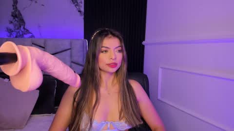 Snapshot of daniphoenixx chatting on 02/17/25, 07:10 Dani Phonenix online show from 02/17/25, 07:10