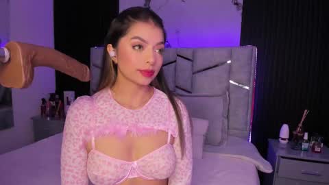 Snapshot of daniphoenixx chatting on 03/03/25, 07:39 Dani Phonenix online show from 03/03/25, 07:39