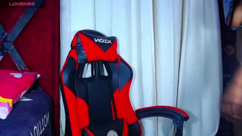 Snapshot of danisabrownn chatting on 10/27/25, 07:18 danisabrownn online show from 10/27/25, 07:18