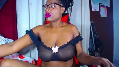 Snapshot of danisabrownn chatting on 11/21/25, 07:12 danisabrownn online show from 11/21/25, 07:12