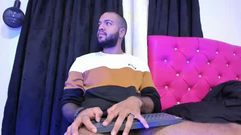 Snapshot of dann_27 chatting on 02/14/25, 01:34 Dann online show from 02/14/25, 01:34