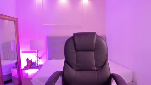 danna_palmeth online show from 10/18/25, 03:20