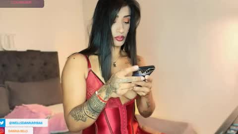 Danna Wells online show from 10/12/25, 03:33