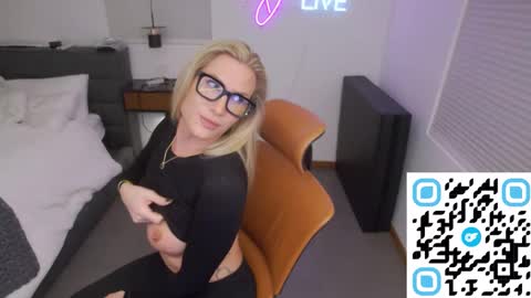 Snapshot of dannidaniels chatting on 01/18/25, 06:45 DANNI DANIELS online show from 01/18/25, 06:45