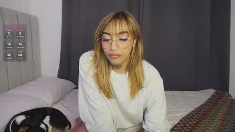 Snapshot of dannielle_ chatting on 01/04/25, 08:59 online show from 01/04/25, 08:59