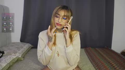 Snapshot of dannielle_ chatting on 02/28/25, 08:39 online show from 02/28/25, 08:39