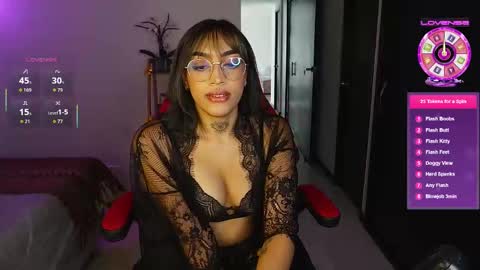 Snapshot of dannielle_ chatting on 09/12/25, 08:53 online show from 09/12/25, 08:53