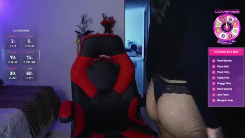 Snapshot of dannielle_ chatting on 10/12/25, 07:35 online show from 10/12/25, 07:35